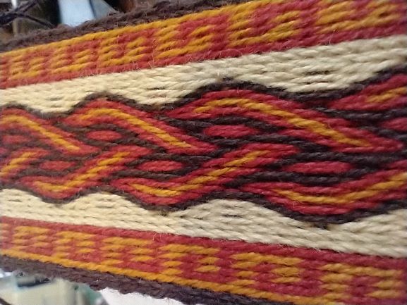 Tablet weaving in progress