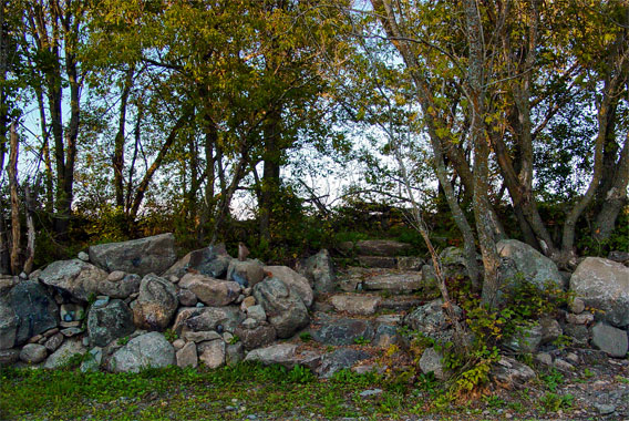 Desirelake_steps02sm.jpg (123450 bytes)