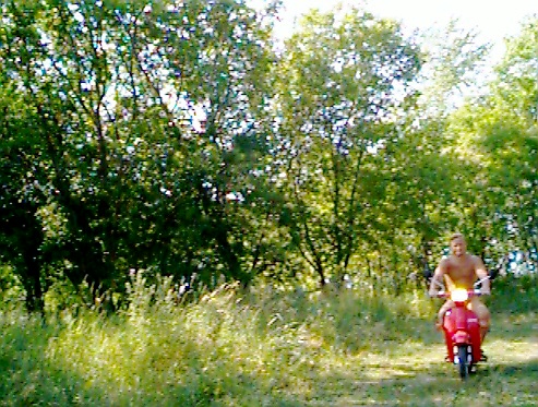 biker1.jpg (146375 bytes)